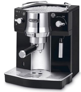 Kolbowy ekspres ciśnieniowy do kawy ze spieniaczem DeLonghi EC820.B (Outlet)
