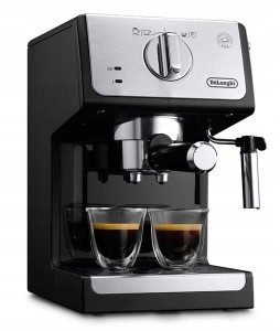 Kolbowy ekspres ciśnieniowy do kawy ze spieniaczem Delonghi ECP33.21.BK (Outlet)